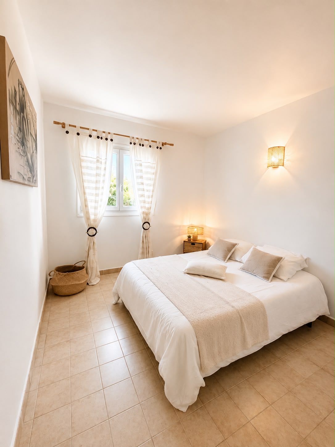 Deuxième chambre lumineuse de l'appartement Pierrot, deux chambres